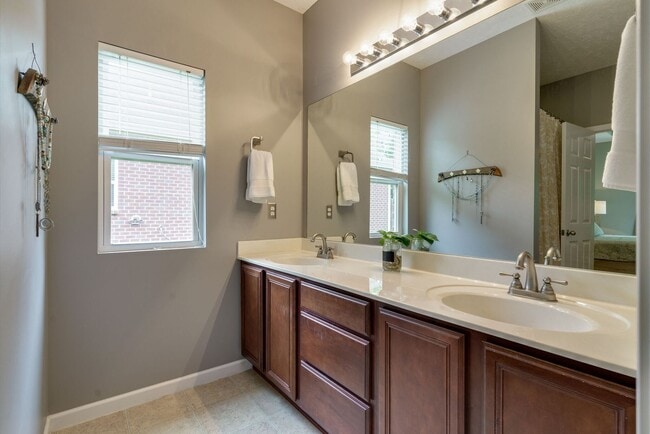 Building Photo - 3 Bed, 2 Bath One Level Home w/ Hardwood T...