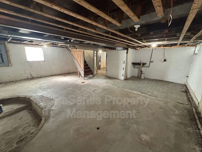 Building Photo - 1813 West Ave