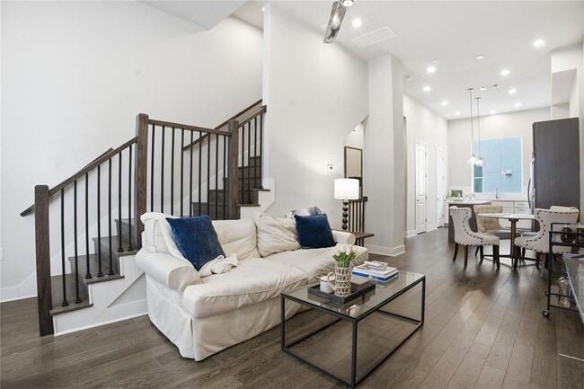 Building Photo - 1411 Town Creek Dr