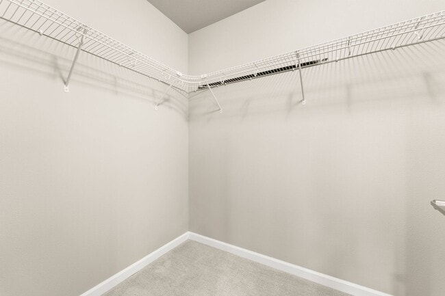 Building Photo - 2122 W Summit Pkwy