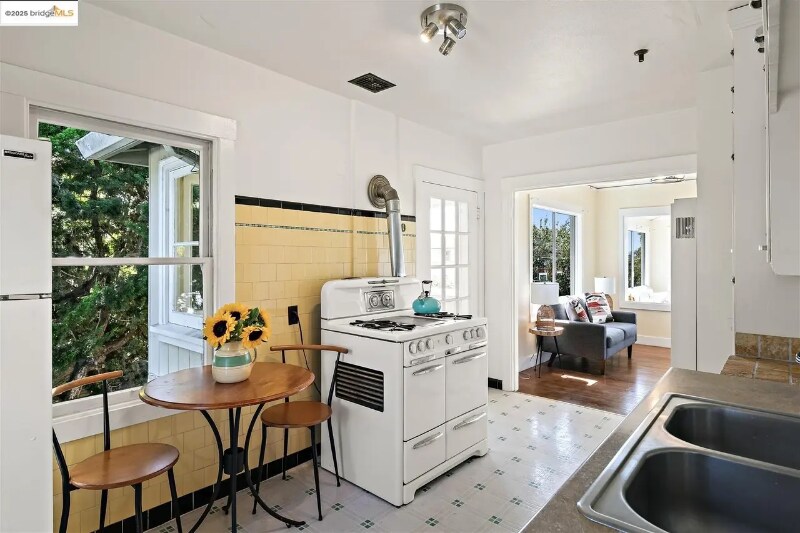 Building Photo - 1412 Peralta Ave