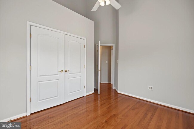 Building Photo - 5256 Bessley Pl