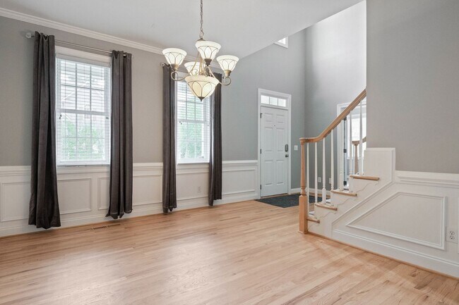 Building Photo - Gorgeous 4br/3ba Two Story House w/ Fully Fenced Backyard!