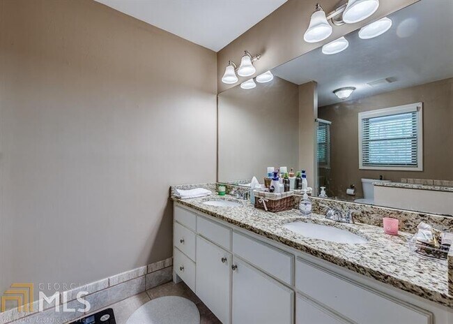 Building Photo - 7585 Spalding Ln