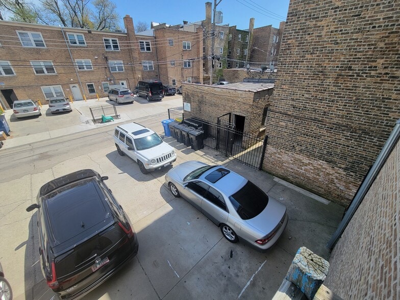 Building Photo - 6335 N Francisco Ave