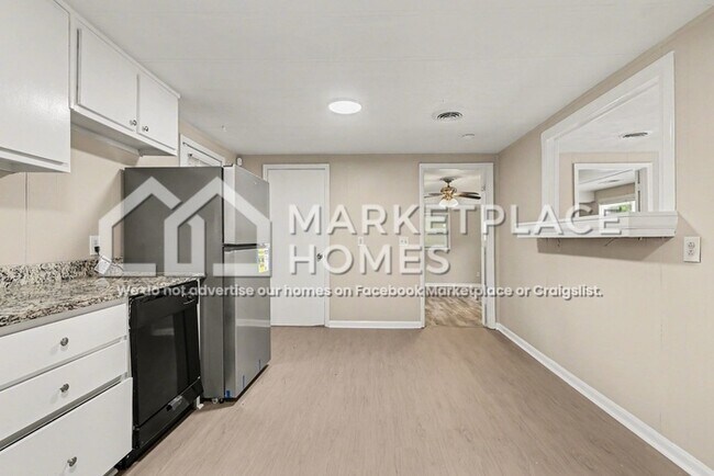 Building Photo - 3834 Maggie Dr SE