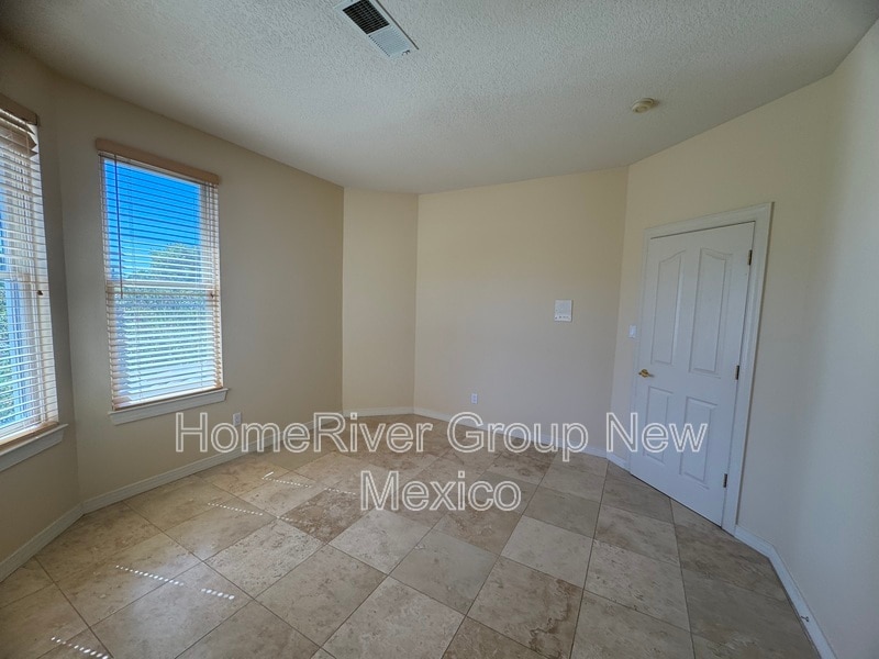 Building Photo - 7005 Sky Valley Way NE