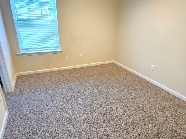 Building Photo - Welcome Home to 125A Winterberry Lane – Co...