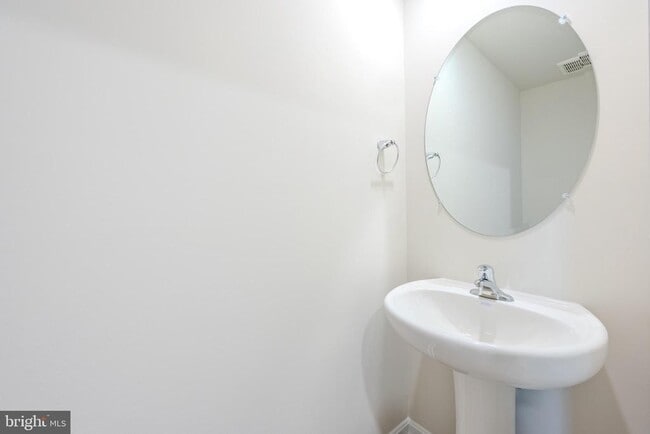 Building Photo - 110 Charing Cross Dr