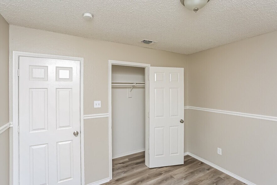 Building Photo - 4813 Cable Dr