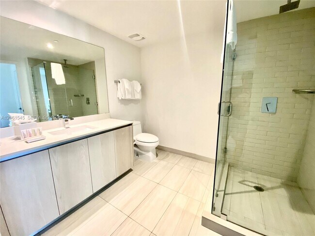Building Photo - 4010 S Ocean Dr