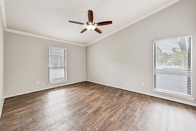 Building Photo - 2425 Augusta Dr