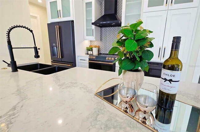 Building Photo - Bold Sarasota Bay Luxury Custom Home, 5 beds/4 baths, Private pool.