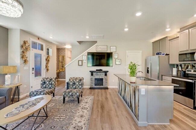 Building Photo - Newly Built Townhome 4bd 2.5ba