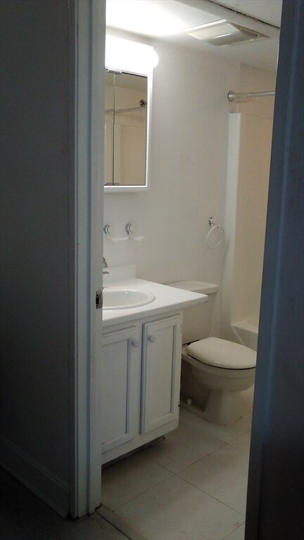 Building Photo - 48 Forest St