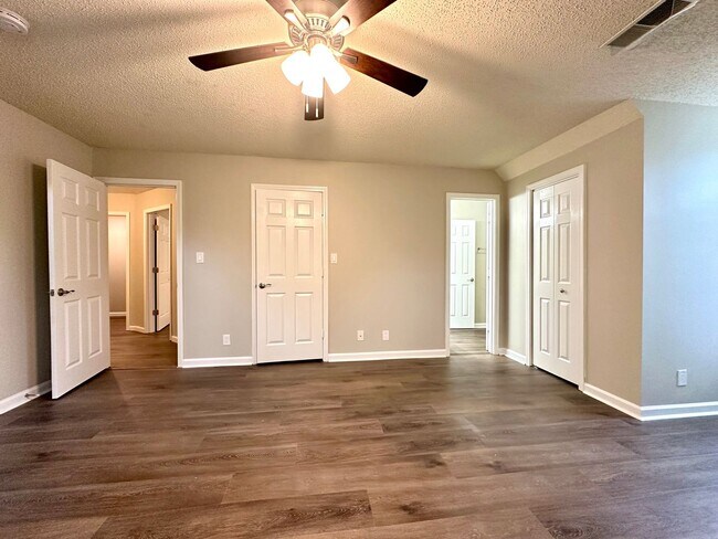 Building Photo - Stunning Single-Family Home with Plenty of...