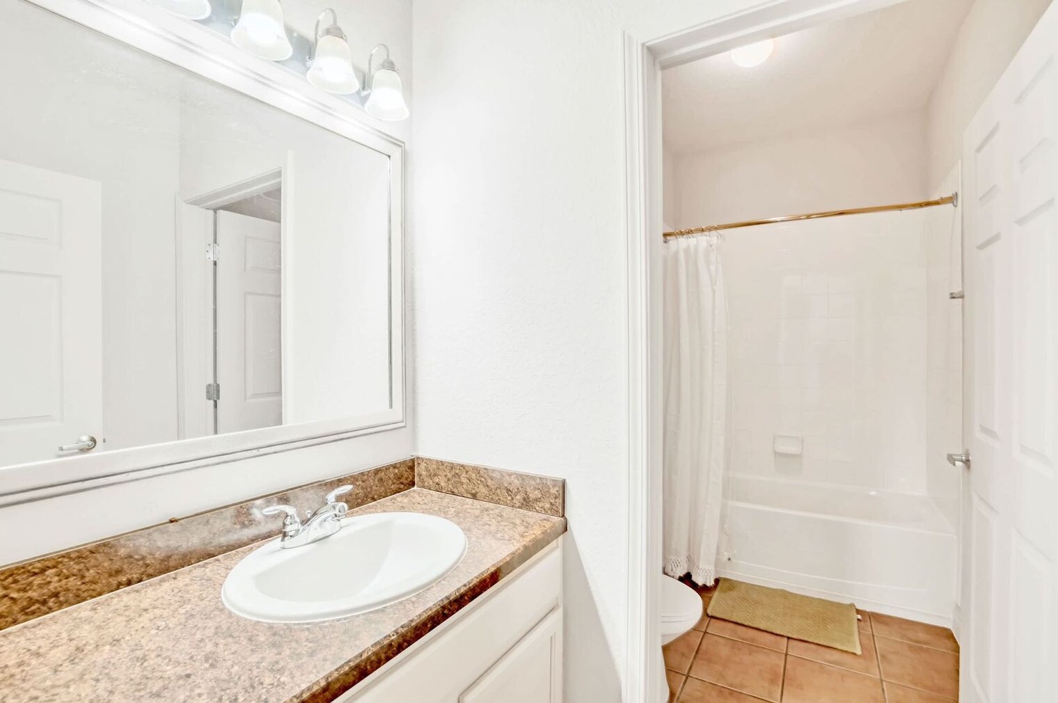 Building Photo - 14200 Avalon Rd