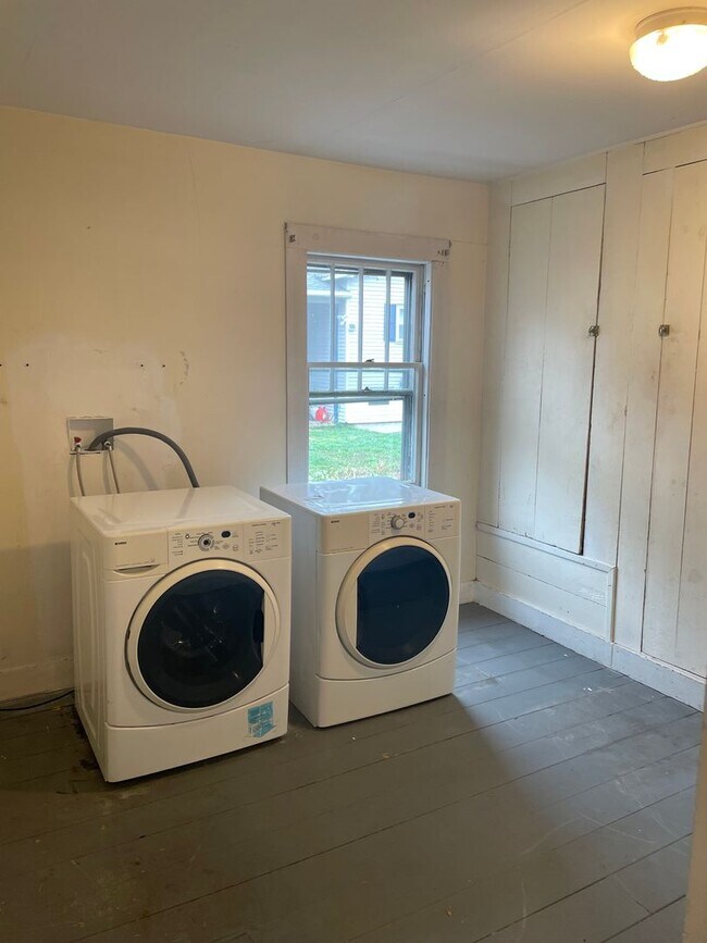 Building Photo - 12 Vine St