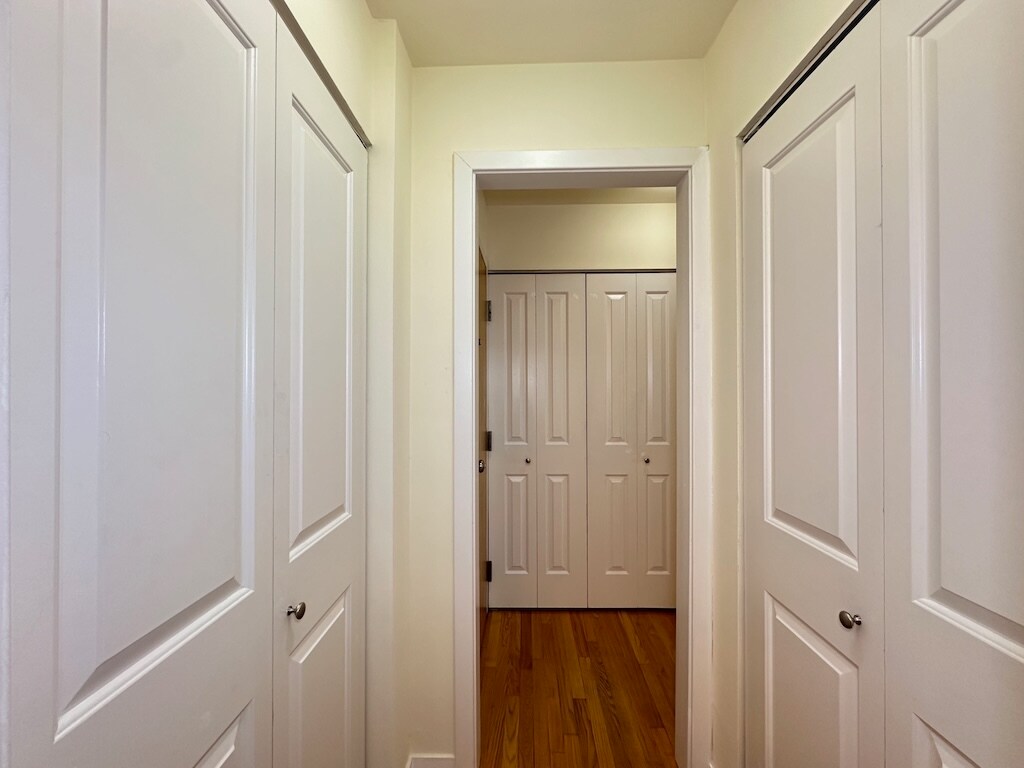 Building Photo - 639 W Wrightwood Ave