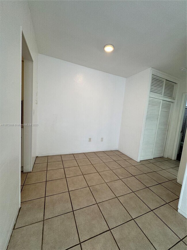 Building Photo - 921 Meridian Ave