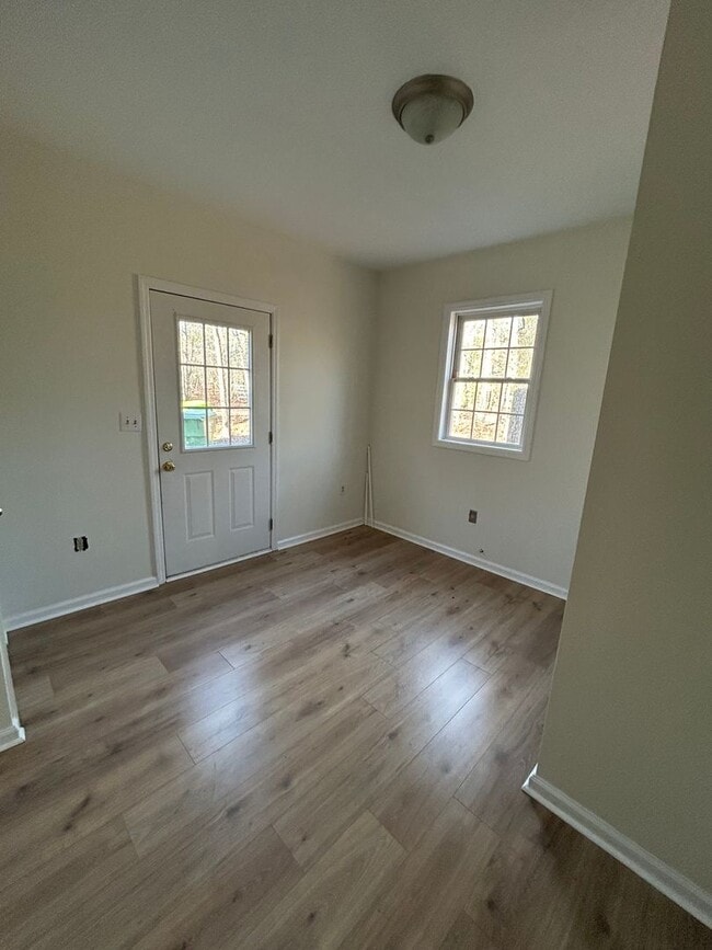 Building Photo - Quiet Blythewood 2 Bedroom Home