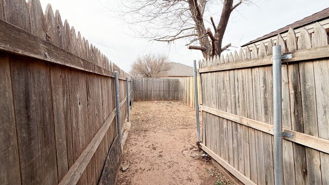 Building Photo - 517 N Brentwood Ave