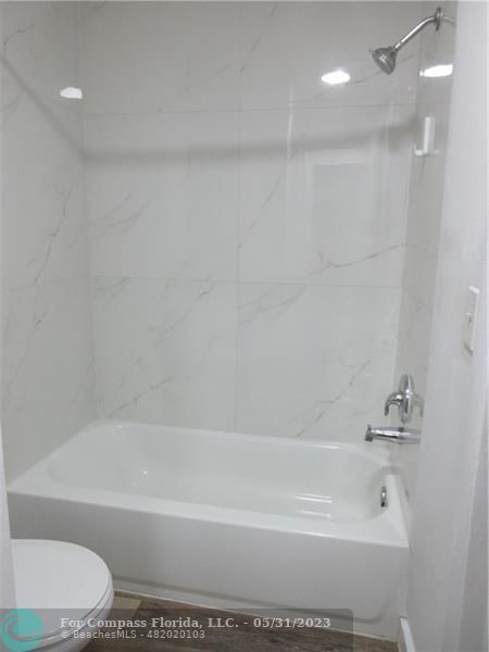 Building Photo - 4240 Woodside Dr