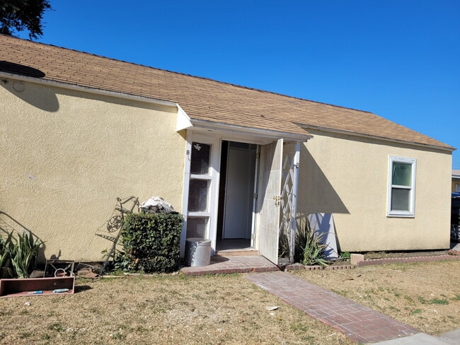 Building Photo - 648 W 13th St