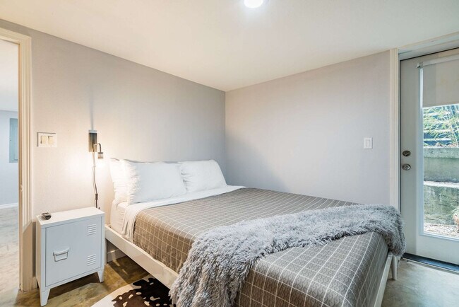 Building Photo - 1616 NW Northrup St