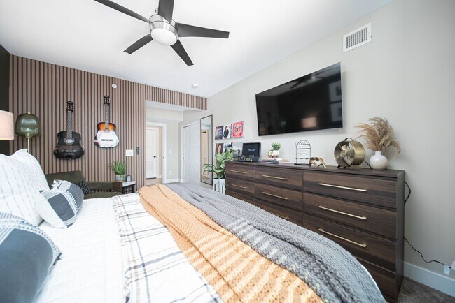 Building Photo - Fully Furnished 1 Bedroom in the heart of ...