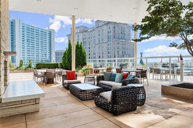 Building Photo - 10 Terminus Luxury 2 Bedroom Condo in Heart of Buckhead