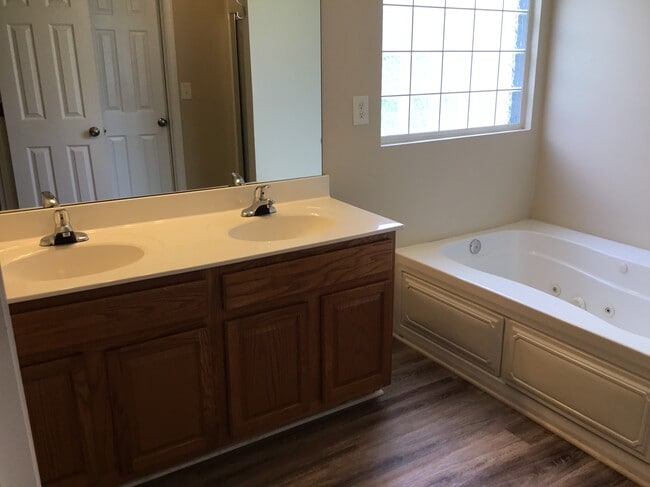 Building Photo - 5622 Falls Ridge Ln