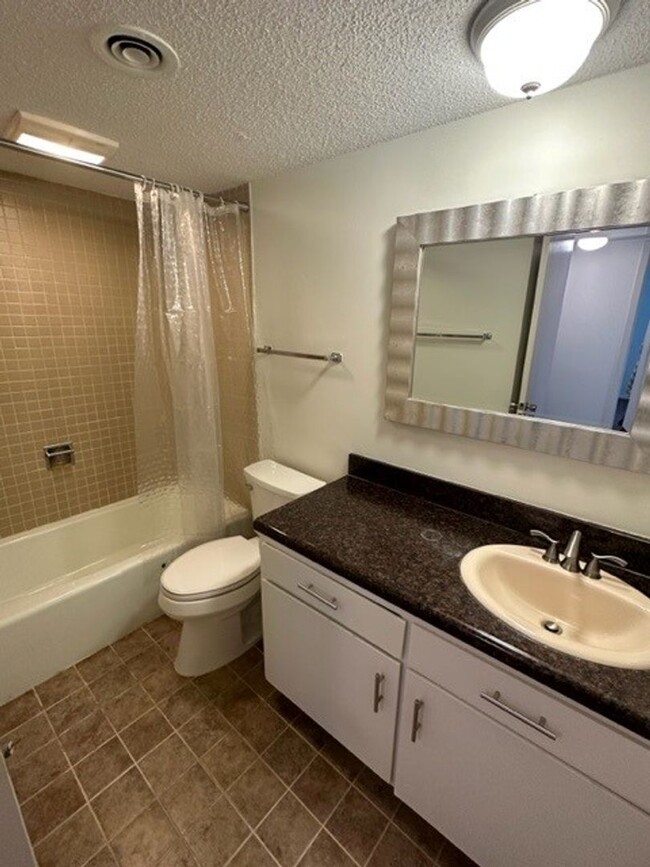 Building Photo - 2BD/2BA Condo located in Germantown!