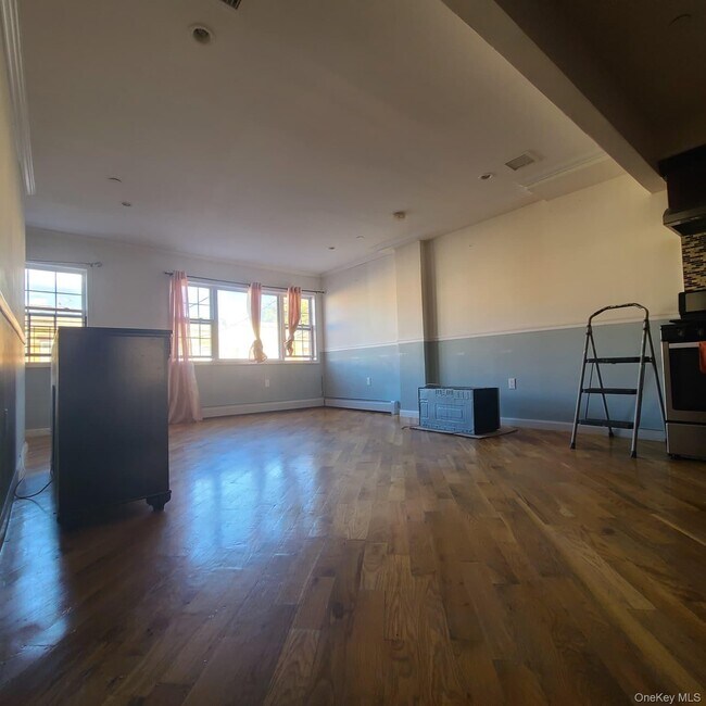 Building Photo - 104-42 164th St