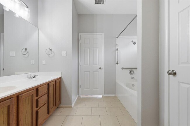 Building Photo - 3901 Whitey Ford Way