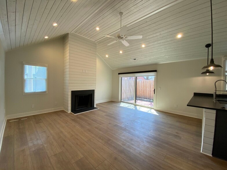 Building Photo - 252 Jackson St