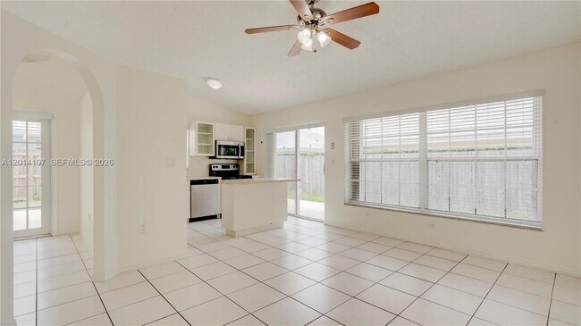 Building Photo - 6410 SW 112th Pl