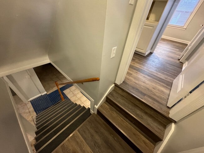 Building Photo - 3 bedroom, 2 bath House with 2 car detached garage