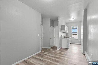 Building Photo - 9 E Monroe St