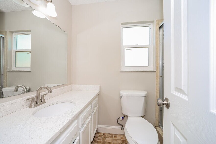 Building Photo - 3127 Watson Dr S