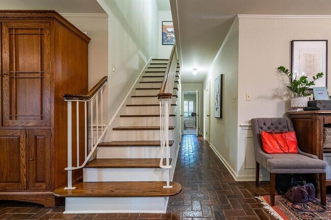 Building Photo - 2925 Fernway Dr