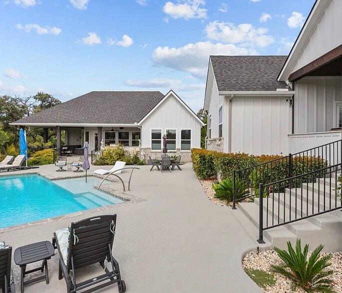 Building Photo - 1032 Clear Water Cyn