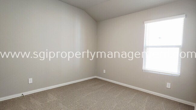 Building Photo - 417 Stagg St