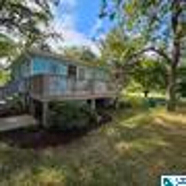 Building Photo - Charming 4 Bedroom, 1 Bathroom house