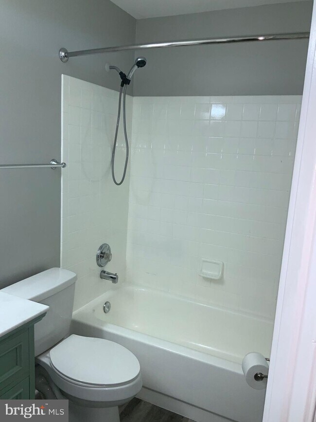 Building Photo - 500 Falkirk Ct