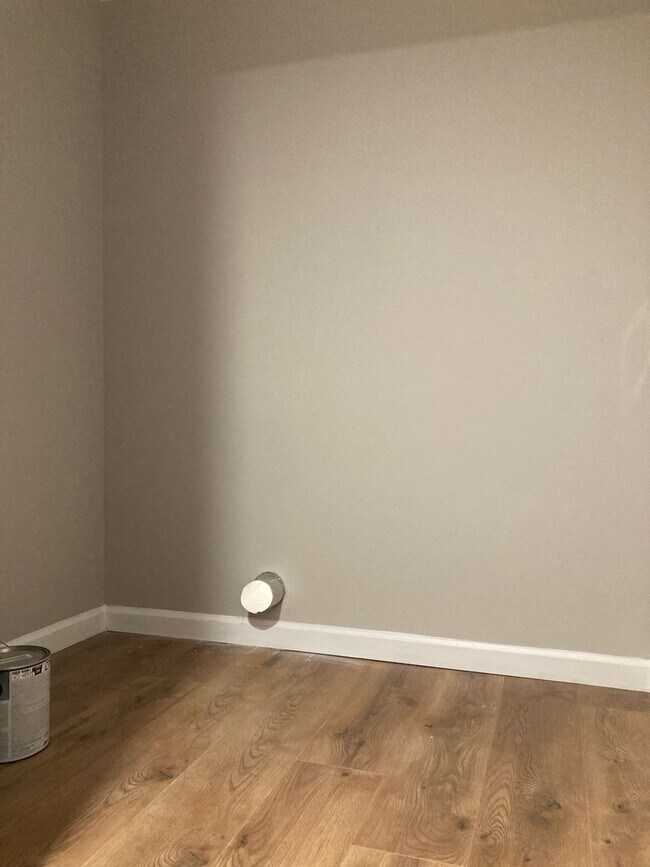 Building Photo - Super cute, newly renovated 3 bed, 1 bath ...