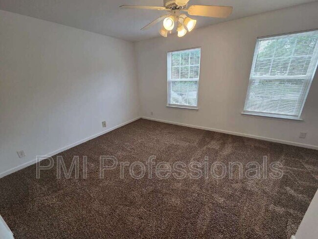 Building Photo - 108 Oak Valley Cir