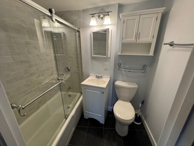 Building Photo - 516 Green St