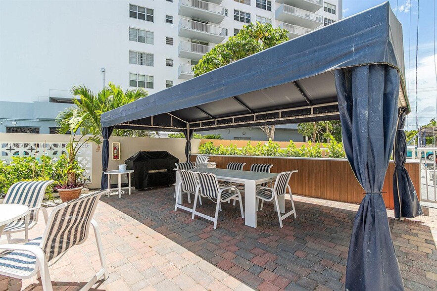 BBQ Area - 121 Golden Isles Dr