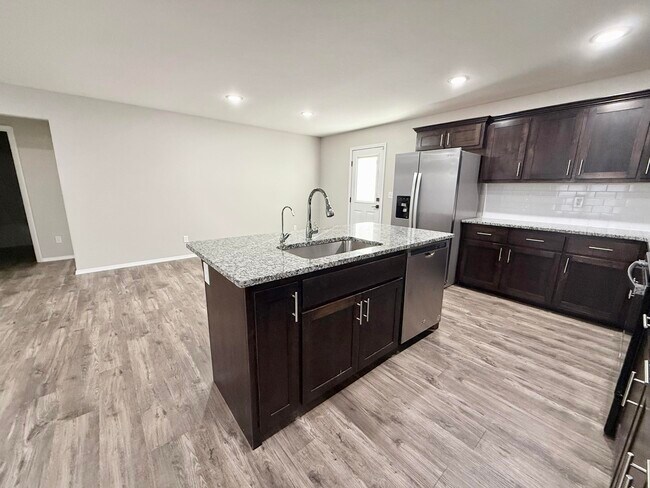 Building Photo - 633 S Southgate Dr